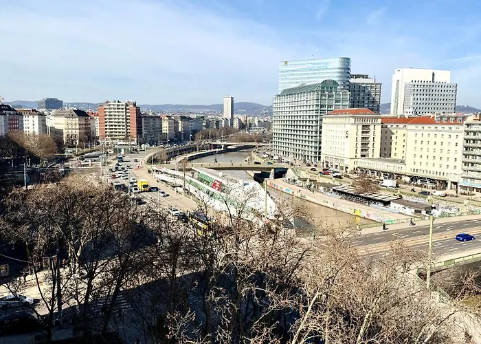 Center With 360° Rooftop